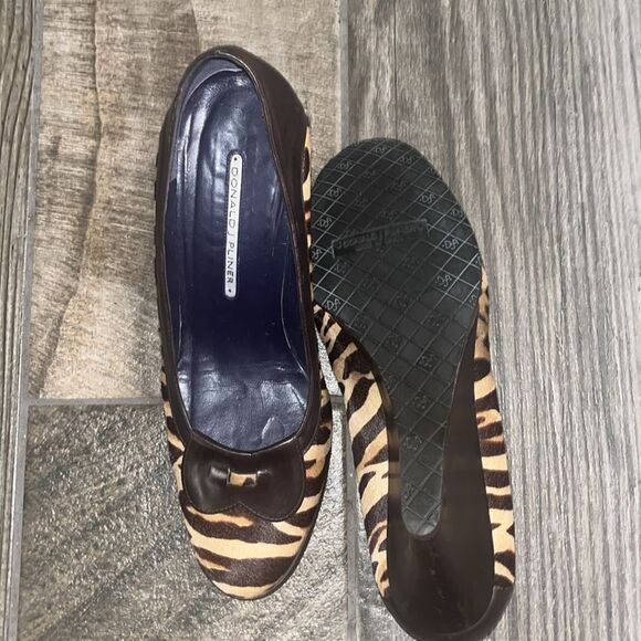 Donald J. Pliner  animal print 3.5” leather wedge. - Picture 4 of 4